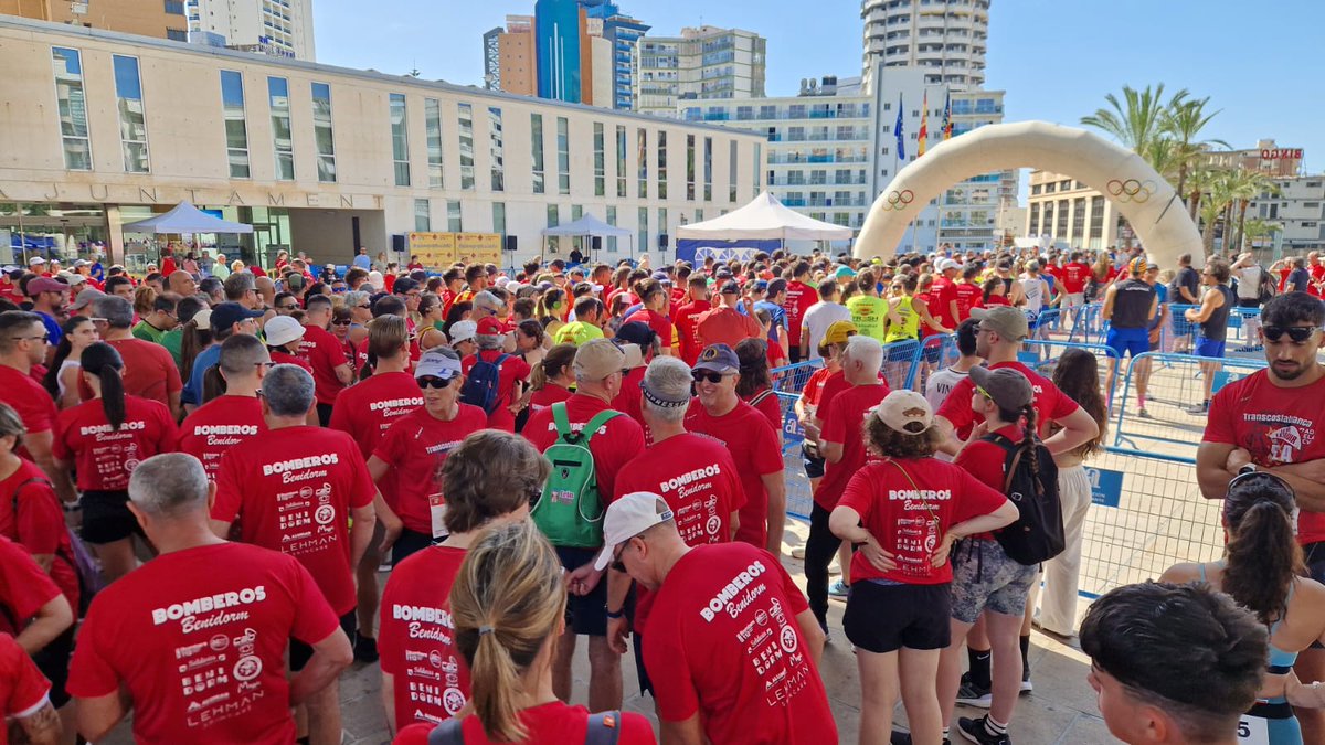 USAR13DYA's tweet photo. Gran éxito de la Asociación Deportiva de Bomberos de la Marina Baixa en su carrera por el ELA. #usar13 aporta su granito de arena. Agradecemos a los organizadores y asistentes por ayudar  a los  enfermos. ¡GRACIAS! #juntossomosmasfuertes #solidaridad #deporte #ELA @adelacv https://t.co/ucNmktWe6e