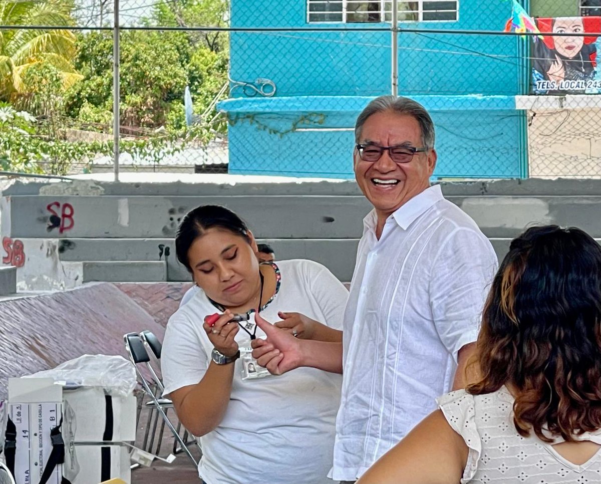 Hoy es un paso importante para sanear al poder judicial. 
Creo en el pueblo, creo en la democracia y por eso voto.
Feliz domingo.