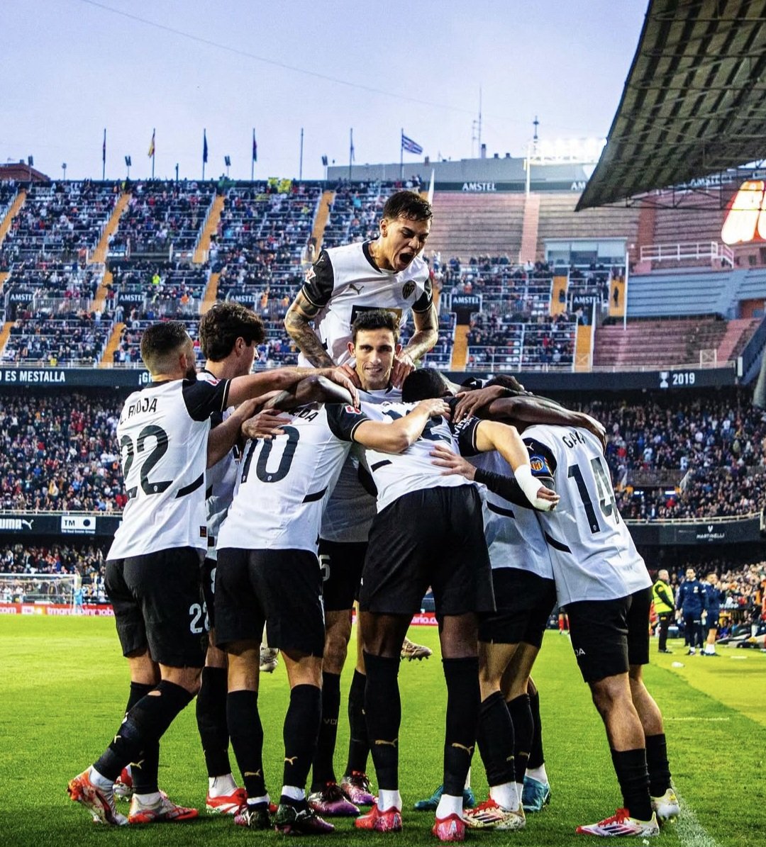 German_ml23's tweet photo. 🔥 Valencia, Levante, Villarreal y Elche en Primera División.

Orgullo valenciano 💙♥️💛 https://t.co/zjIPVppQK2