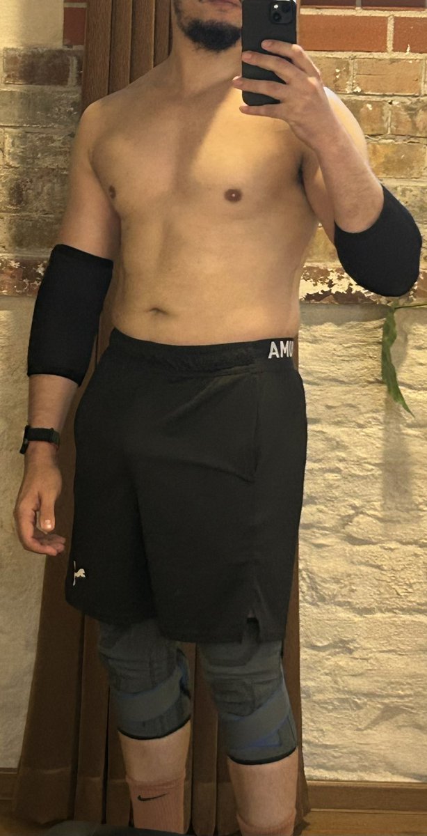 I need someone to suck my sweaty cock