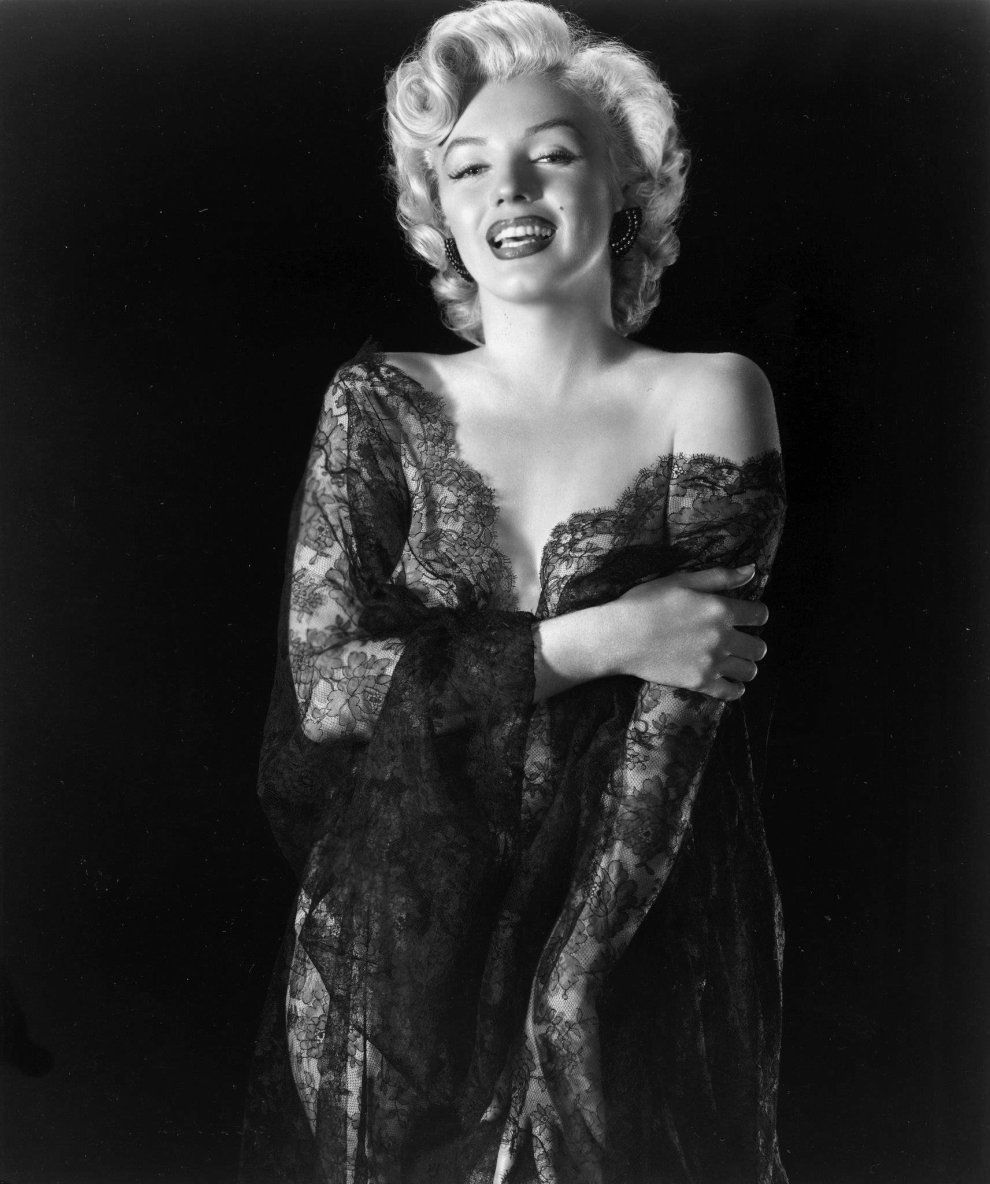 KrysLuvClassics's tweet photo. πΆ An angel in lace, A fabulous face, That's no exaggeration, That's my Marilyn. πΆ
#BOTD #MarilynMonroe #Marilynette #RayAnthony #OldHollywood #TCMParty https://t.co/2EsBKin0mU