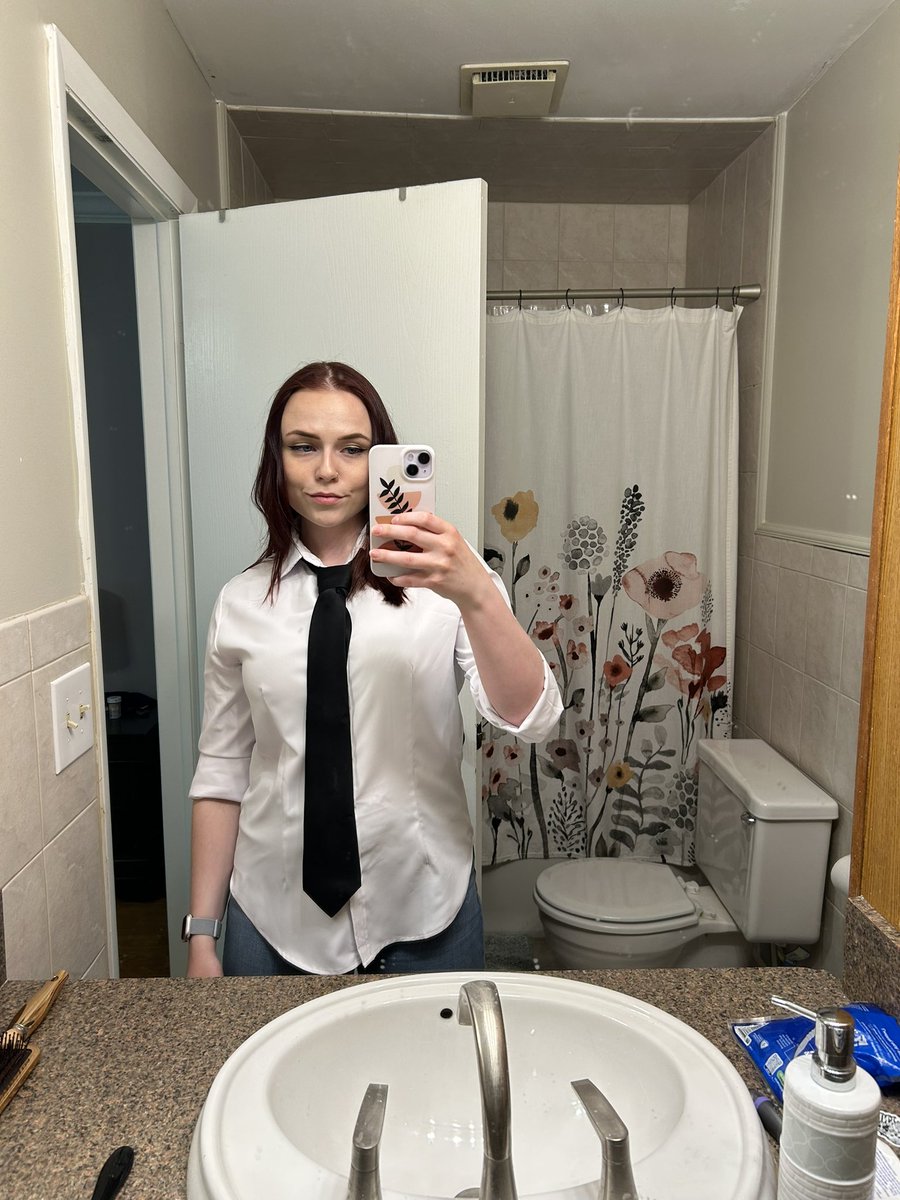 jenmarvan's tweet photo. King for a Day ass fit https://t.co/bsf2p3UdQb