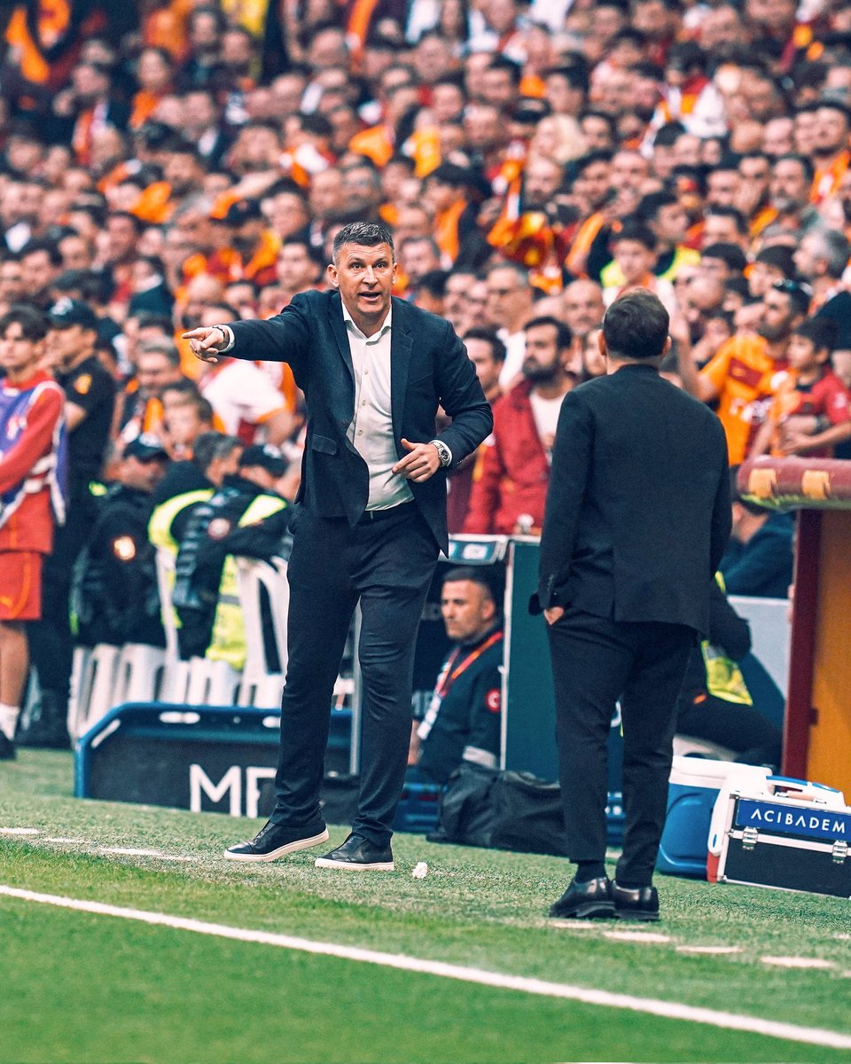 Stay with us coach <a href="/jakir_sergej/">Sergej Jakirovic</a> Continue to share with us a much more successful future in the city where you are loved so much, with the fans who love you very much...
#StayWithUsSergej