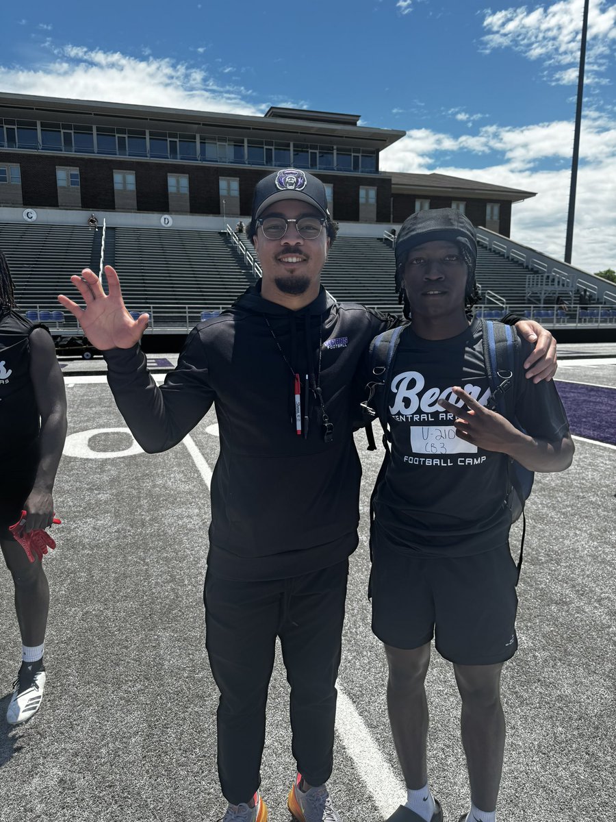Jae Ricks-Abernathy (@babycheetah2027) on Twitter photo Great to meet these 2 Great Coaches
<a href="/BlazeBarista/">Coach Blaze Barista</a> <a href="/CoachKre/">Kre Trammell</a>, looking forward to the future! Great to meet these 2 Great Coaches
<a href="/BlazeBarista/">Coach Blaze Barista</a> <a href="/CoachKre/">Kre Trammell</a>, looking forward to the future!