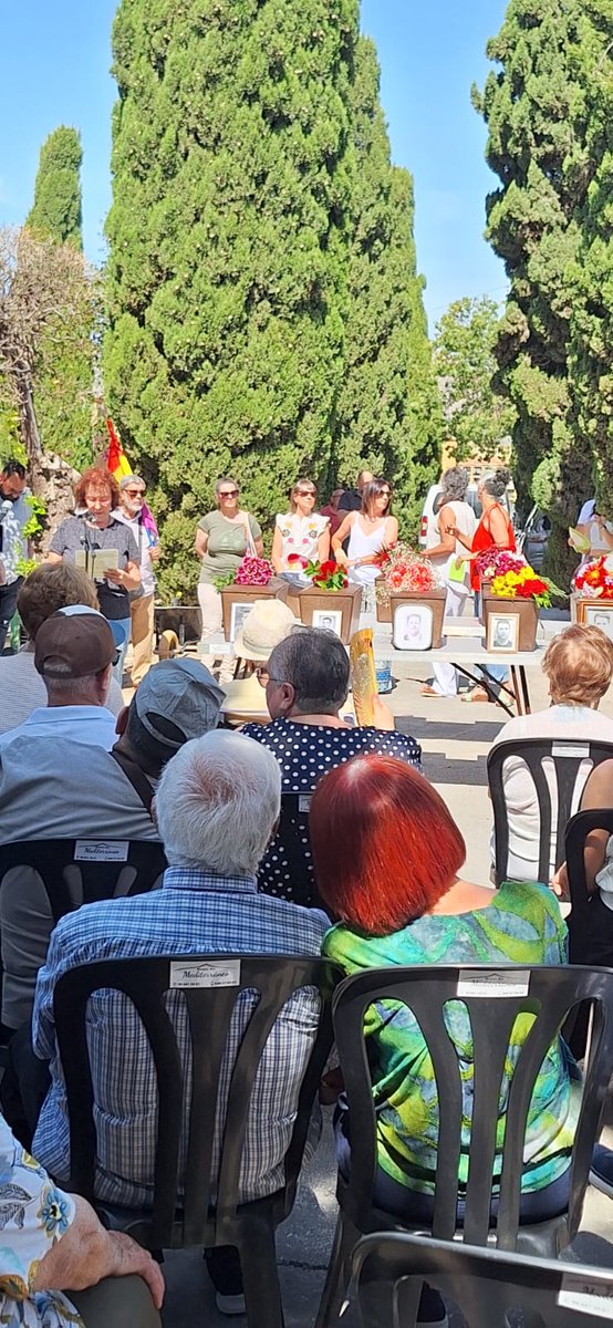 pcpvalacant's tweet photo. Acto de entrega de restos mortales de personas asesinadas por el franquismo. Se han entregado los restos de 14 personas a sus familiares.
Vuestras ideas siguen vivas. Continuamos vuestra lucha contra el fascismo y contra el capitalismo. Gracias por vuestro ejemplo. https://t.co/Egve1cFCxw