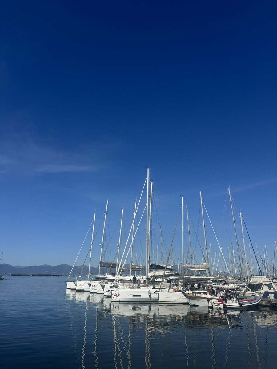 Fun fact: I got us so lost on our first day in Italy, we accidentally walked 5 miles 😅

Mildly dramatic, slightly delusional, completely off-course… but the views? Immaculate.