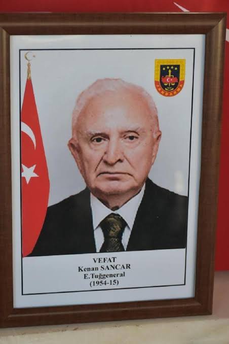 Aynen kanka Türkçe bilmeyen ailenin abisi Tuğgeneral idi