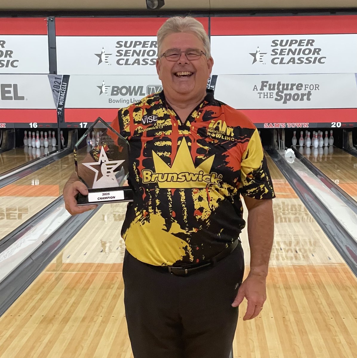 James Campbell defeats Pete Weber to win the 2025 USBC Super Senior Classic at Sam’s Town! 🏆
#BrunswickBowling #PBA50