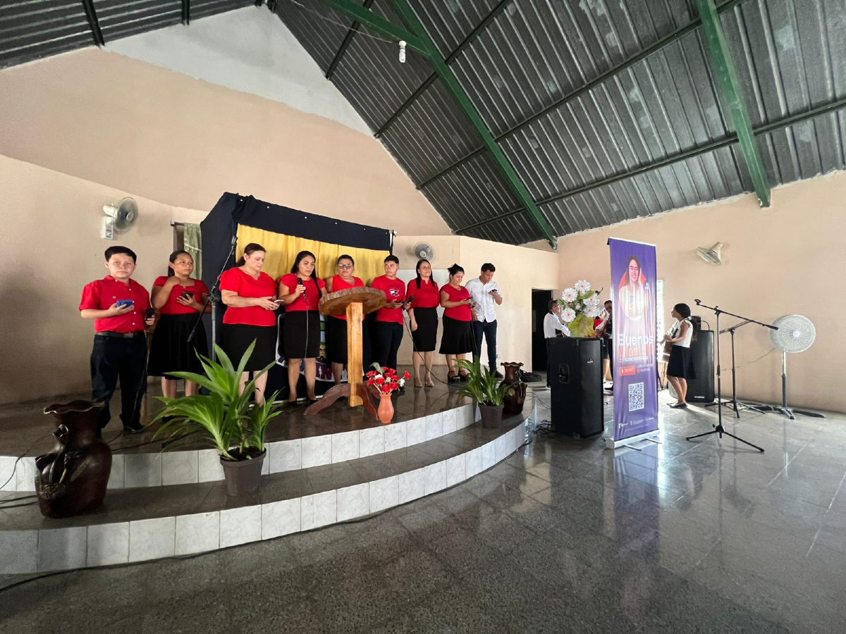 unionradiogt's tweet photo. La familia de Unión Radio llegó hasta la Iglesia Adventista del Séptimo Día en San Diego, Zacapa, y nos encontramos con una comunidad llena de fe, esperanza y calidez 🙏
¡Gracias por recibirnos con tanto cariño! ✨
#UniónRadio #IglesiaAdventista #DiosPresente #ConectadosPorLaFe https://t.co/f38aBI0V6q