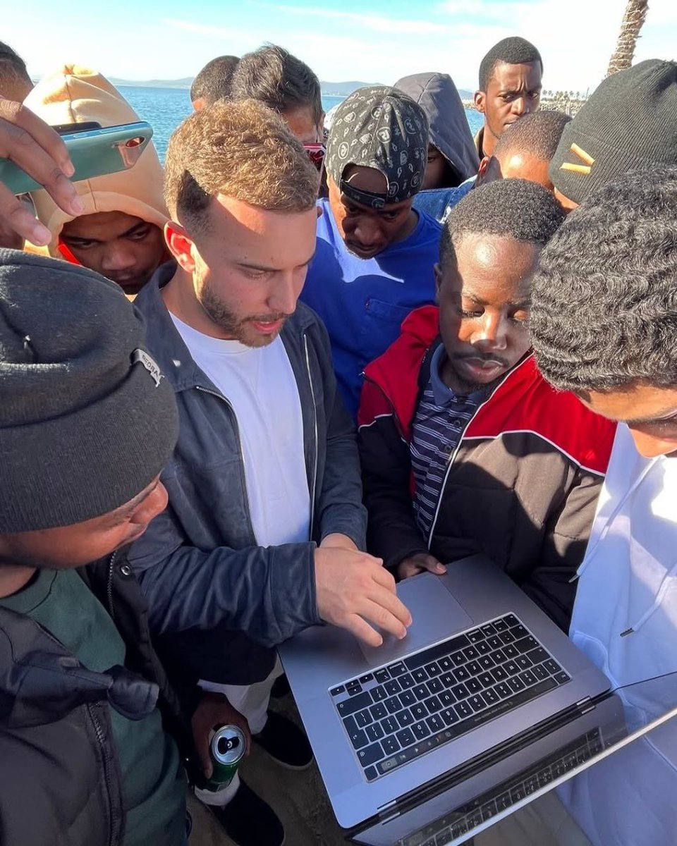 Alex González tweet media