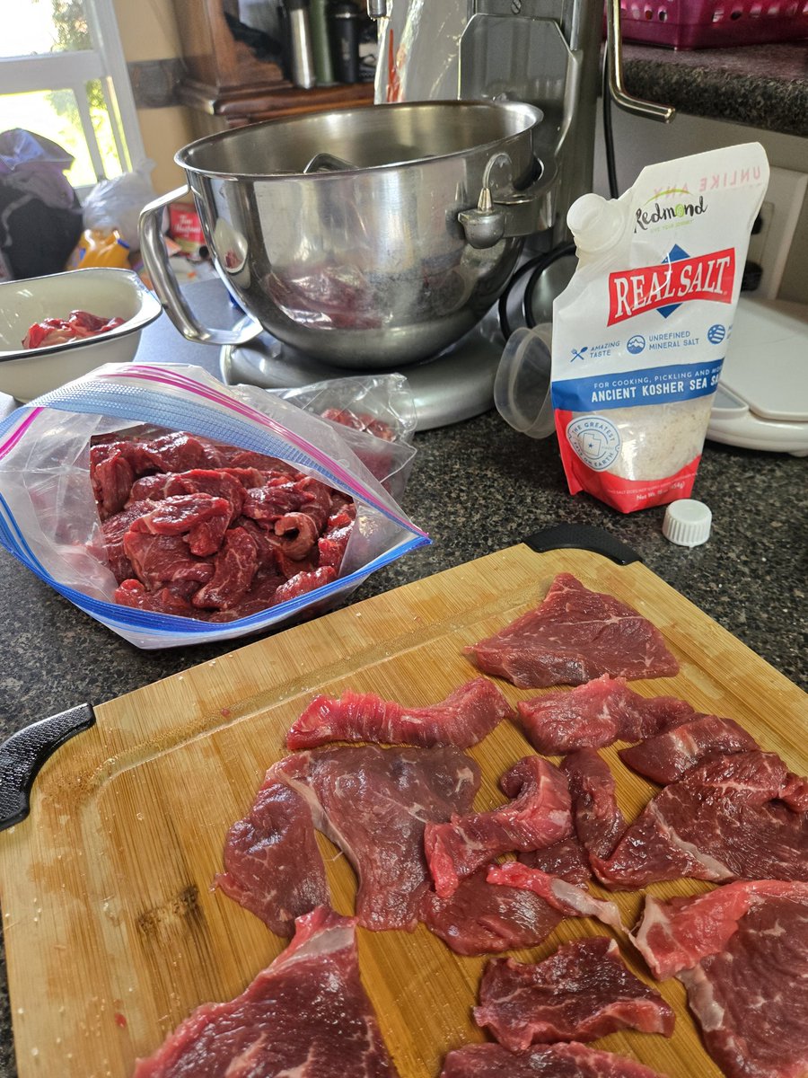 bigbaddad7101's tweet image. Some two ingredient Jerky, going in the smoker..
#Sundaystuff