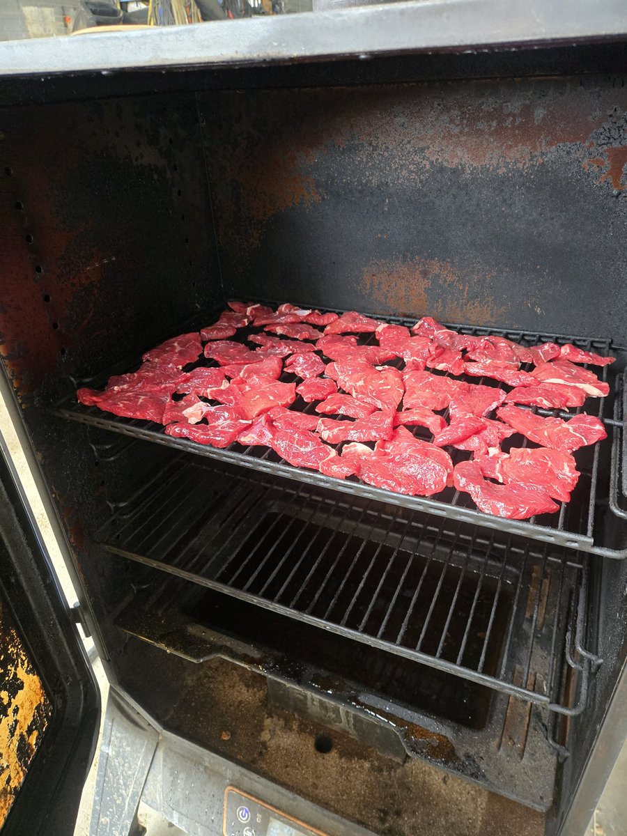 bigbaddad7101's tweet image. Some two ingredient Jerky, going in the smoker..
#Sundaystuff