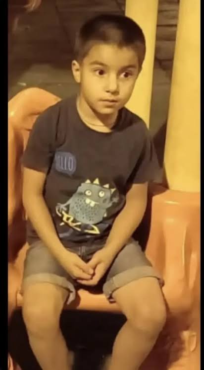 8. ci gün bitti ve Onur'dan hala en ufak bir iz yok ve koca ülkede sessizlik devam ediyor.. Yazıklar olsun... ONUR ÖZDEMİR NEREDE? 
UYUMA TÜRKİYE, SES VER SES ‼️

#OnurÖzdemirNerede