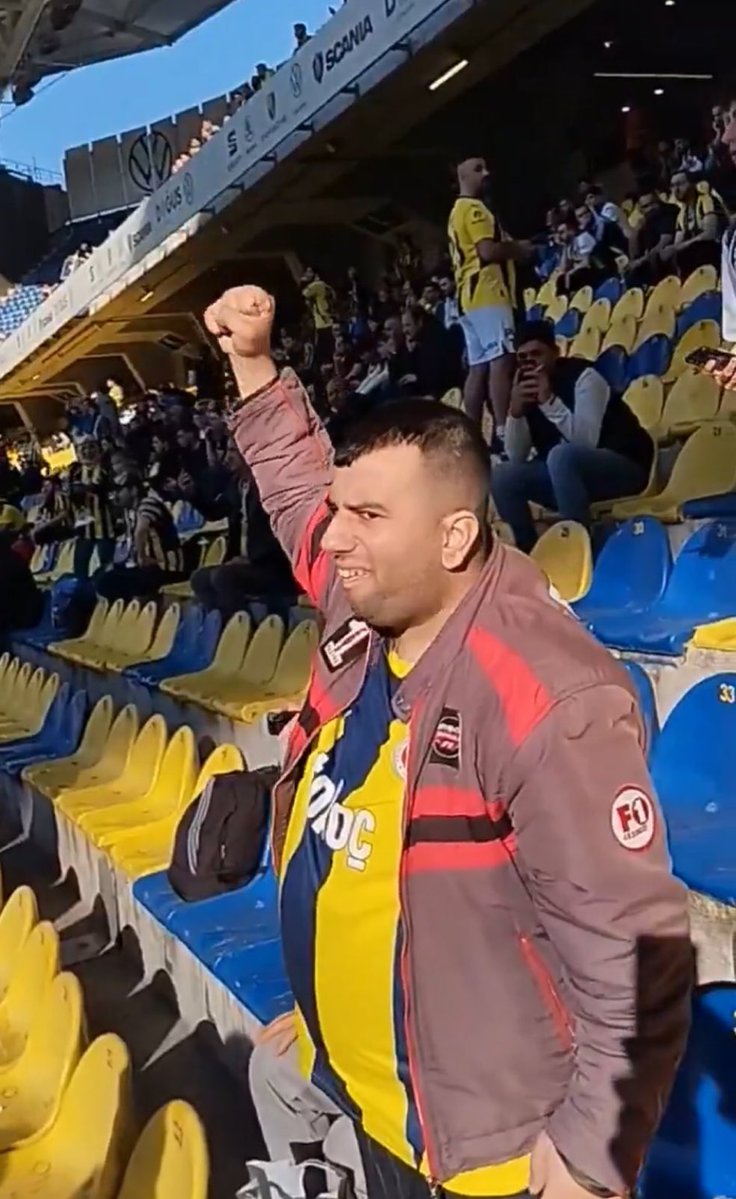 Çocukken havale geçirmiş, bu nedenle kalıtsal rahatsızlığı varmış.

Okulda çok fazla zorbalığa maruz kalmış. ‘Okul’ kelimesini bile duymaya dayanamıyor.

Ailesi, sırf Mustafa hayal dünyasında mutlu olsun diye pembe yalanlar söylemiş…. Nişanlısı Rabia, köpeği çomar.

Hepsini