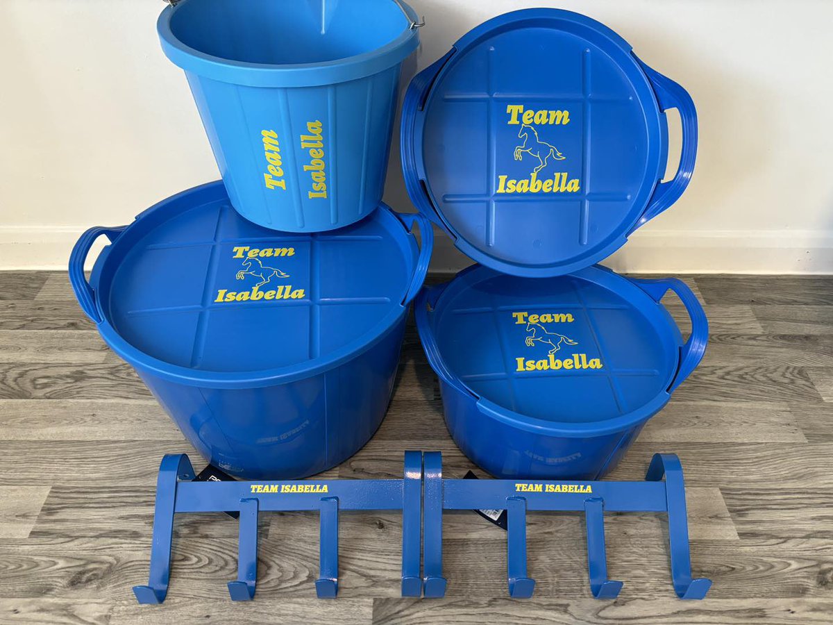 EquineTpj's tweet photo. The best feed buckets great set for stay away shows 

https://t.co/AKxTokn1w3 

#equestrian #horselife #horseshow https://t.co/jXetmADLIm