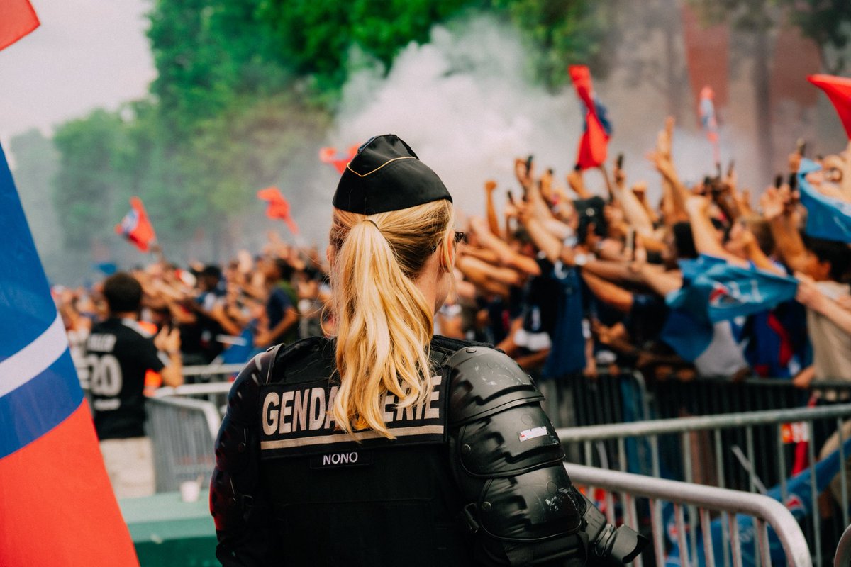 Interieur_Gouv's tweet photo. #PSG | Champions d’Europe ! ⭐️⚽️

Merci aux forces de sécurité intérieure mobilisées depuis hier soir pour la sécurité de tous.

Cet après-midi, sous la coordination du @prefpolice, elles ont permis de garantir l’esprit de fête sur les #ChampsElysées. ⤵️ https://t.co/J2fjo2OcbA