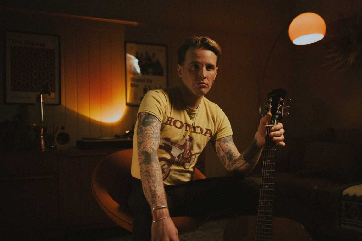 The Hypnotic Pull of Patrick Hynes' "Baby’s High Again"
viviplay.net/the-hypnotic-p…