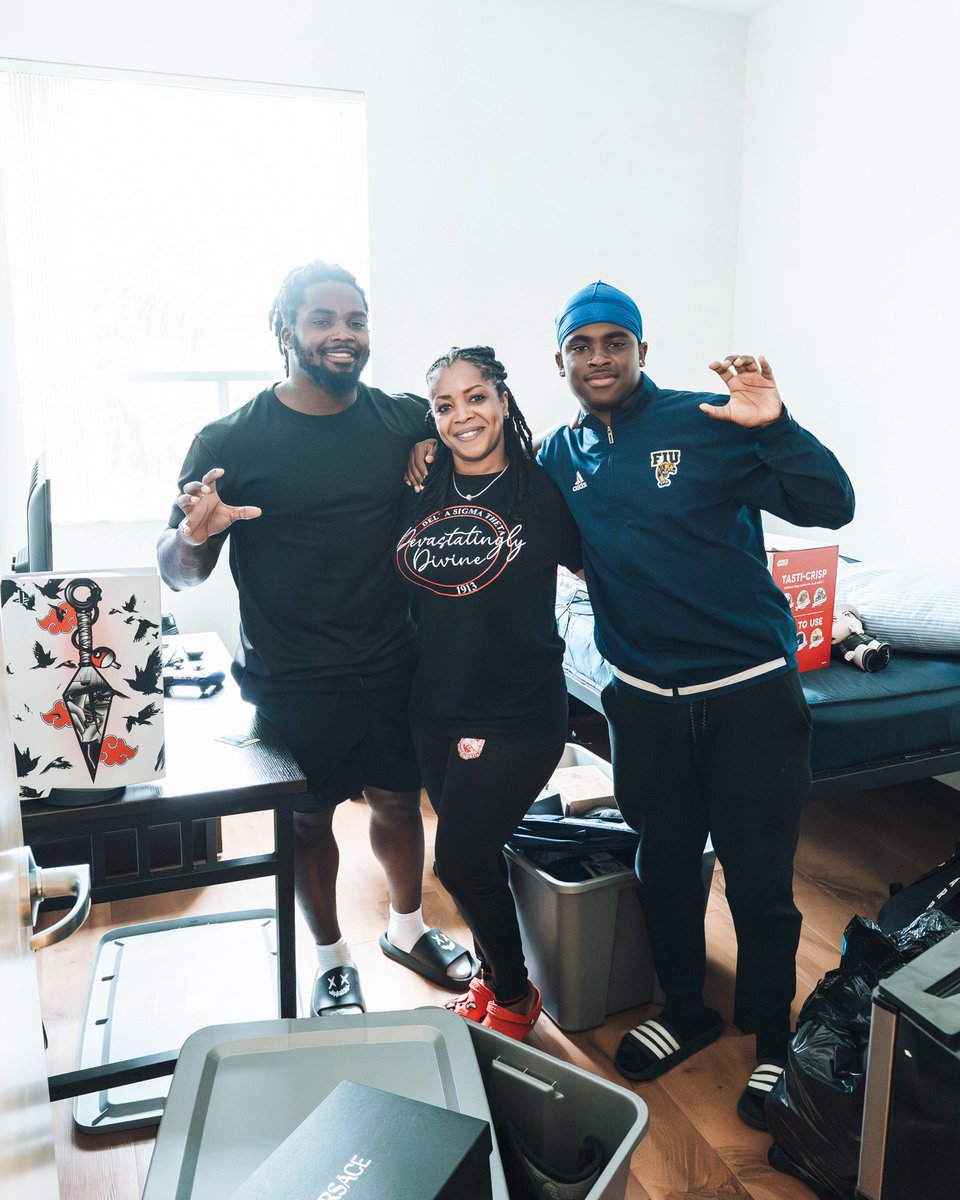 Move in day in the 305 🧳🛻