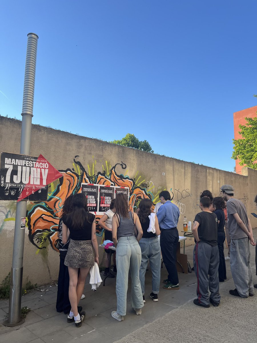 Menys d’una setmana pel #7JLluita 💥💥

Ens veiem el 7 de juny a les 18:30h la Pl. Pompeu Fabra de Badalona ❤️‍🔥

Contra la reacció i el feixisme, lluita de classes!