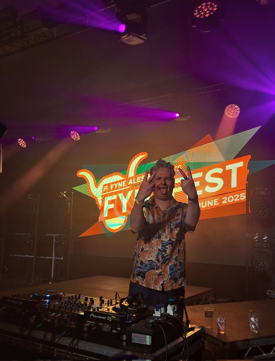 Fabulous to meet International DJ <a href="/VicGalloway/">Vic Galloway</a> at <a href="/FyneFest/">FyneFest</a> 
He did a great job as host as well as playing some very good music.
As you can see, we met 4 times over the weekend!!!