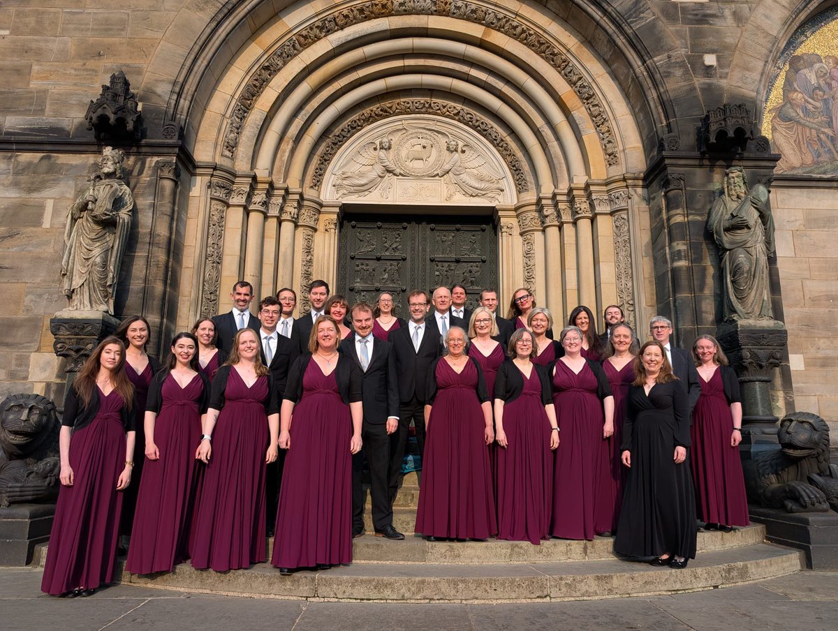 We had such an amazing time singing in Bremen Cathedral for our warm, generous audience this evening. We explored music from early to Romantic to contemporary, and were delighted to bring classic Irish songs to a German audience. A concert we will remember for a long time 💛🎵