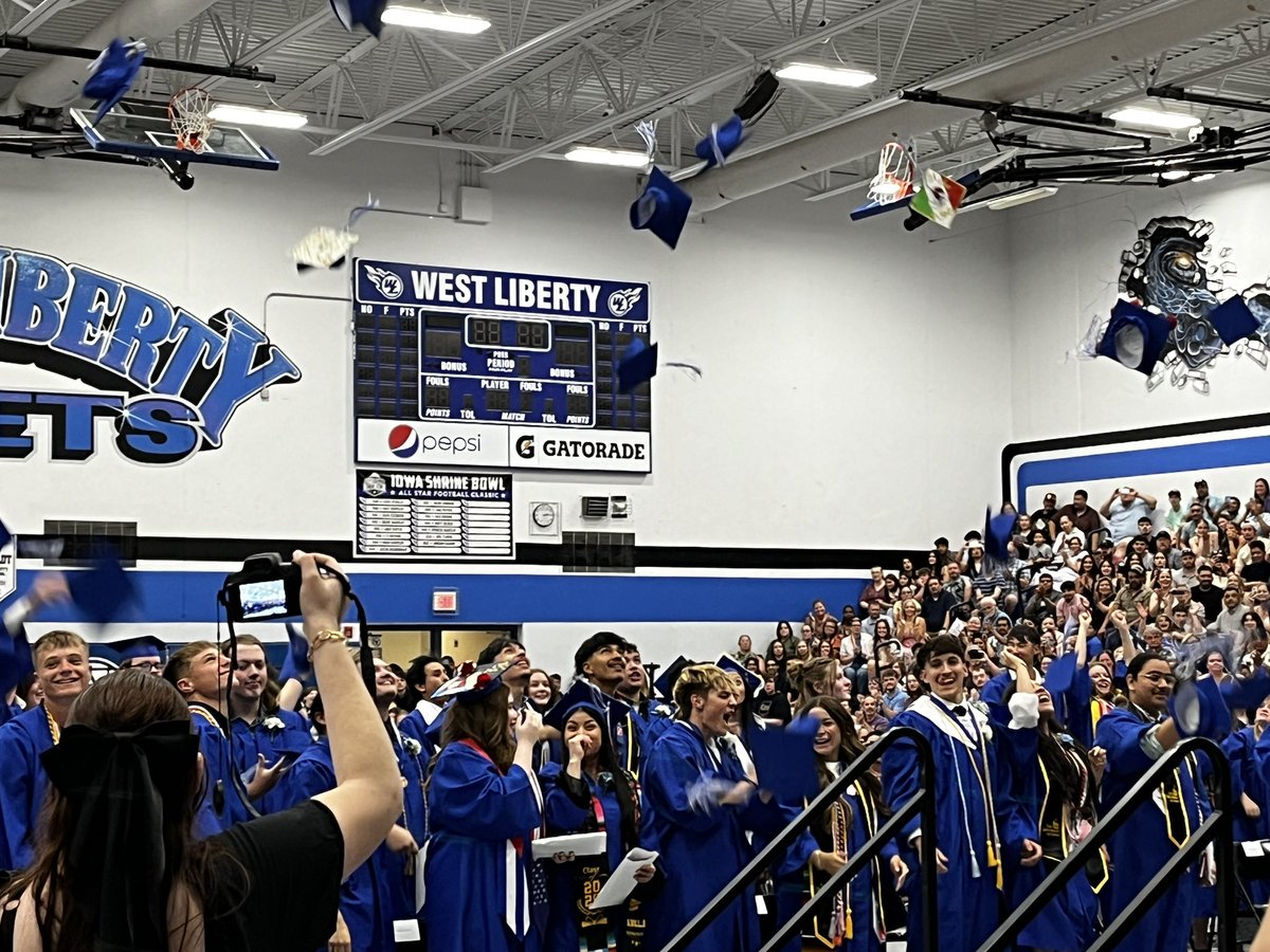 WestLibertyCSD's tweet image. Congratulations to the Class of 2025 and to their class Valedictorians Pearson Hall and Jacob Zeman! #wlcometpride #wlcomets #classof2025