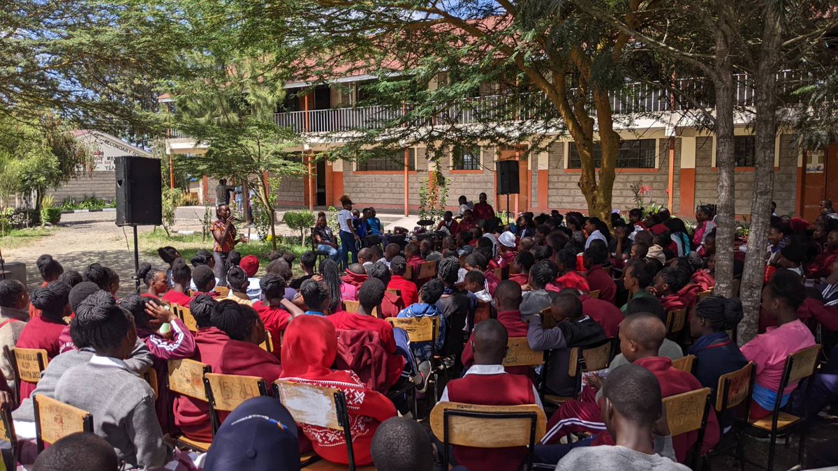 AfrikaYouthM's tweet photo. 400 girls from Nkoroi Mixed Day Secondary School received essential menstrual kits.
A simple action, but a huge impact: helping every girl experience her period with dignity, without shame or interruption to school.

🙏 Thank you to our partners and to everyone who supported us. https://t.co/Gp6LiVAIBo