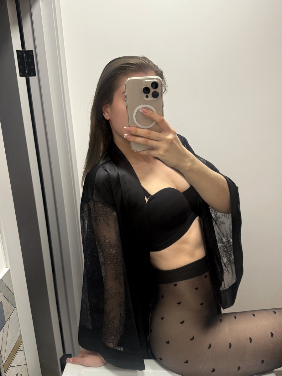 колготки з сердечками зʼявилися близько  50 років тому, а в мій гардероб дійшли тільки зараз