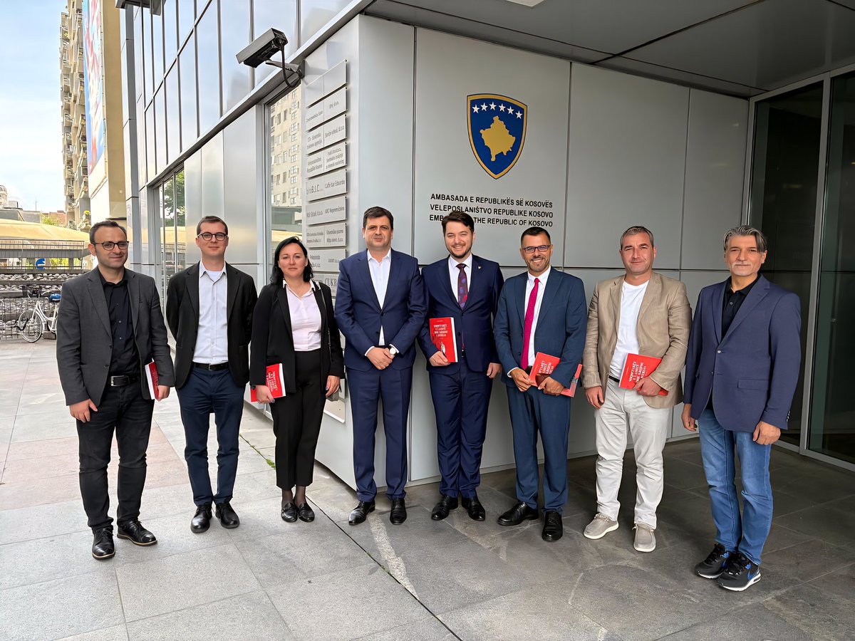 getoarmjeku's tweet image. Productive visit to Ljubljana with 🇽🇰 Sovereign Fund team. Met 🇸🇮 Minister of Finance, Klemen Boštjančič, and CEO of Slovenian Sovereign Holding, Žiga Debeljak. SSH lawyer Tomaž Babić advised us pro bono on drafting the Sovereign Fund Law. Our visit was supported by LuxDev 🇱🇺