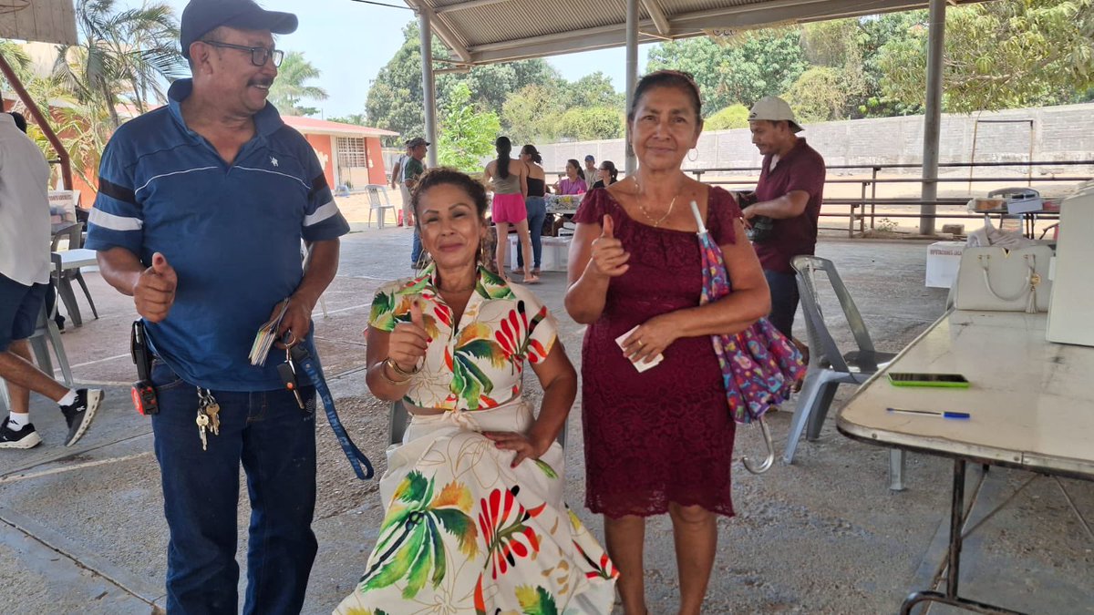 ¿Nosotros ya votamos y ustedes?  

#DomingoDeJusticia 
#HoyVota 
#EleccionJudicial