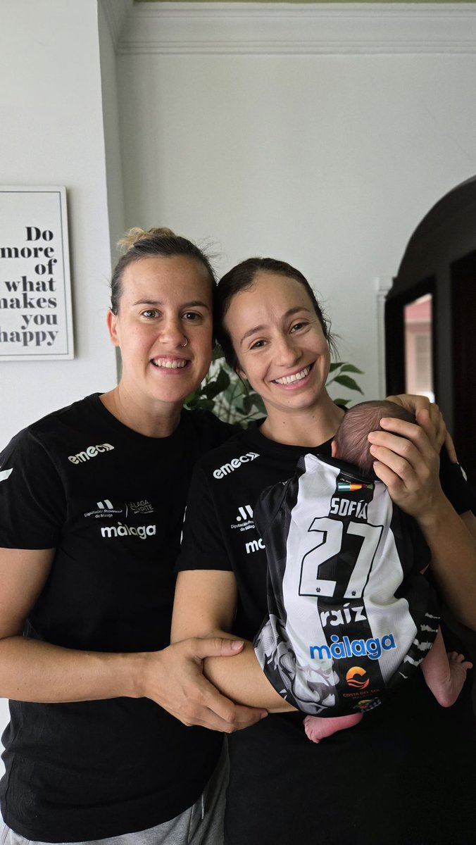 🖤 ¡Bienvenida Sofía! 🤍

🐣 Queremos dar la enhorabuena a nuestras jugadoras <a href="/SilviaArderius/">Silvia Arderius</a> e <a href="/isamedeiros77/">Isabelle Medeiros</a> por el nacimiento de su primera hija 

🤩 ¡Una panterita más, qué bien le queda la camiseta! 

⚫️⚪️ #SomosPanteras