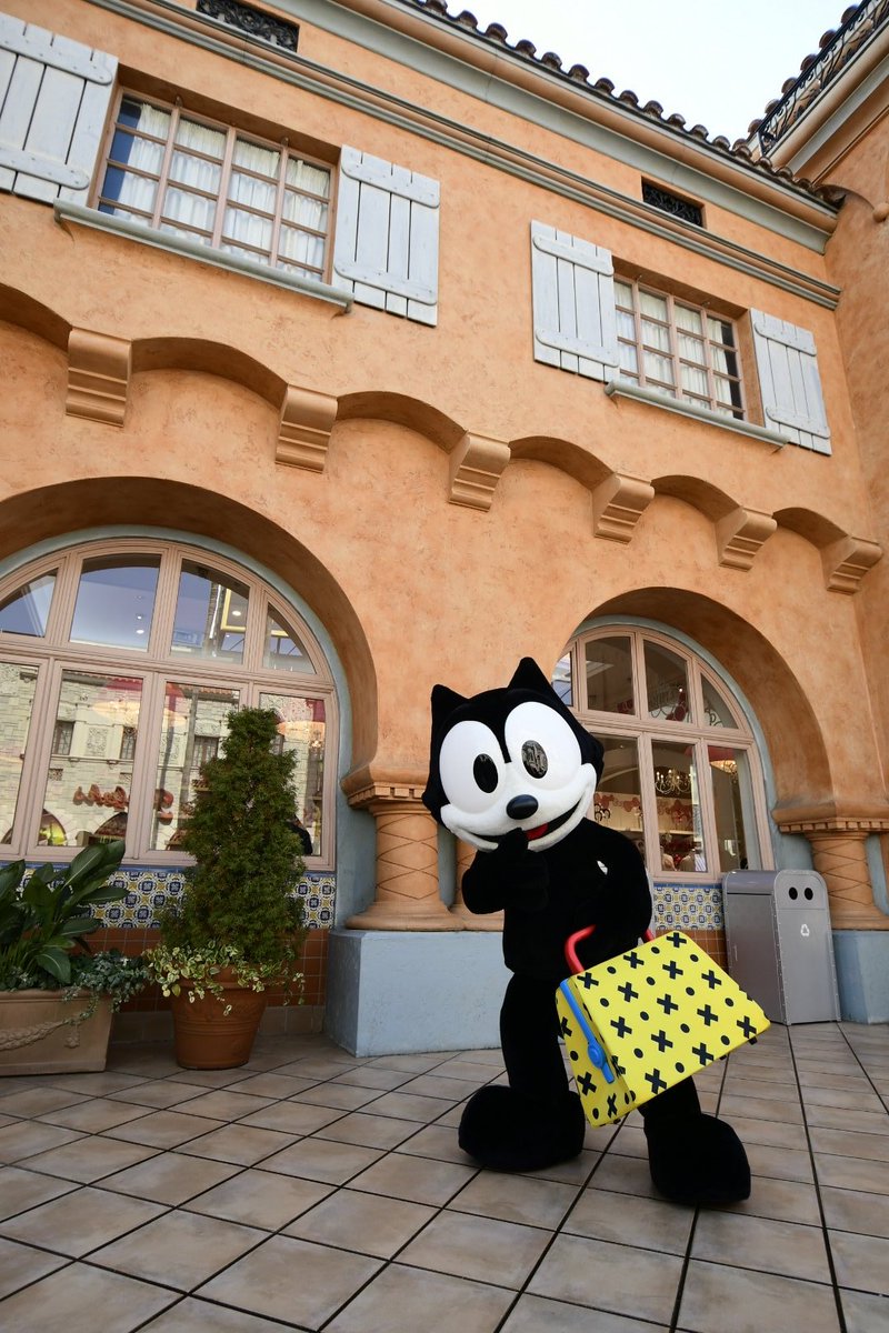 Naomifuwari's tweet image. 二列目で隙間からしゃがんで撮ってた私にも、撮れた？って聞いてくれた優しいフィリックス

#USJファン