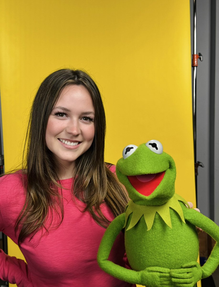 Sky 🎀📖 tweet media