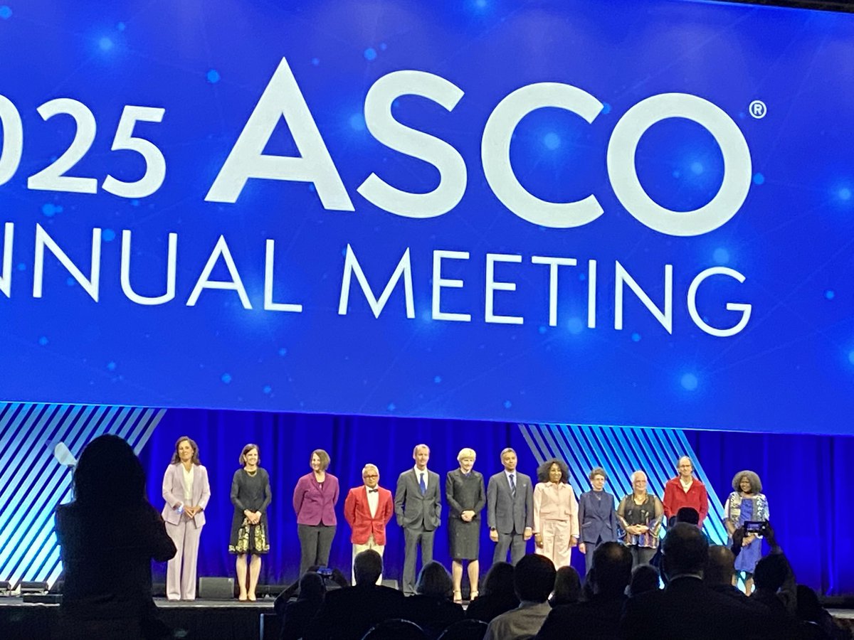 Such an amazing feeling when your role models/mentor travel for only few hours to <a href="/ASCO/">ASCO</a> to celebrate! For the heme crew on #ASCO2025 Dr. Barrientos was here 🙌🎉

Congratulations to Dr. Flowers on his award for Excellence on Teaching and Mentor Award 🏆 

#Mentorship #education