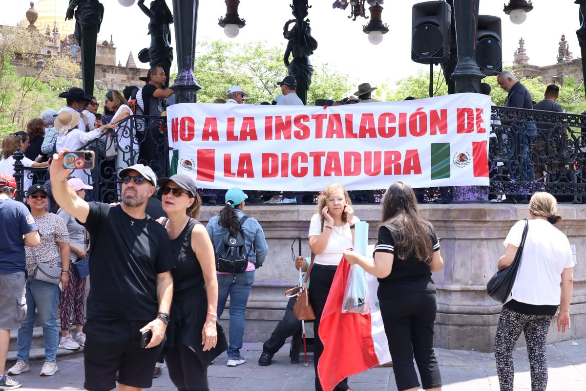 El Diario NTR Guadalajara (@ntrguadalajara) on Twitter photo 🗳️Así se vive la manifestación contra las #EleccionJudicial en Guadalajara (1)
📷<a href="/michvazcor/">Michelle Vázquez Corona</a> 🗳️Así se vive la manifestación contra las #EleccionJudicial en Guadalajara (1)
📷<a href="/michvazcor/">Michelle Vázquez Corona</a>