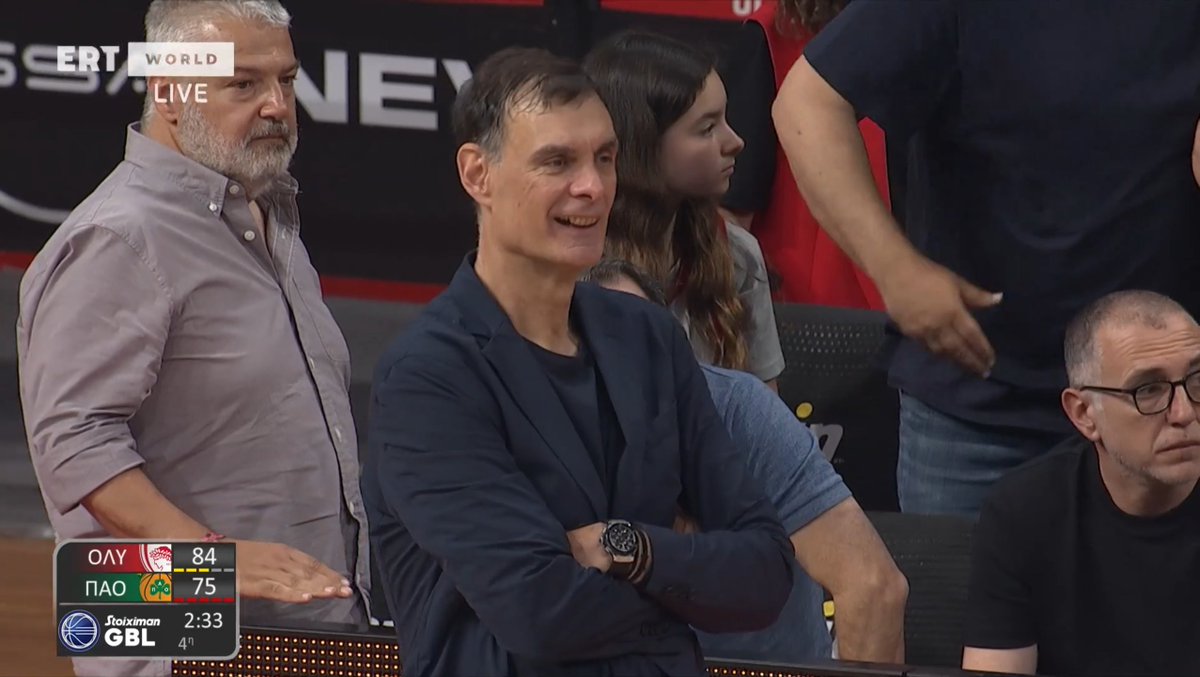 Αυτό το χαμογελάκι θα συνεχίσεις να το πληρώνεις μέχρι τη σύνταξη, τελειωμένε ψυχασθενή.

#paobc #olympiacosbc