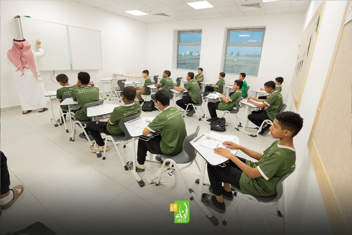 انطلاقًا من رؤيتها لتمكين الأيتام بمعايير عالمية، واستعدادًا للاختبارات النهائية للفصل الدراسي الثالث،
انطلقت فعاليات الأسبوع التعليمي لطلاب أكاديمية أبناء في #مدارس_قيم الأهلية، متضمنةً دروس تقوية، وبرامج تعليمية وترفيهية نوعية ومحفزة، وذلك لرفع التحصيل الدراسي وتعزيز استعداد