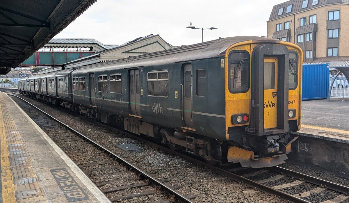 Nice to meet up with 150247 again at #Paignton taking all the Airshow visitors back home 🛩️🚁✈️