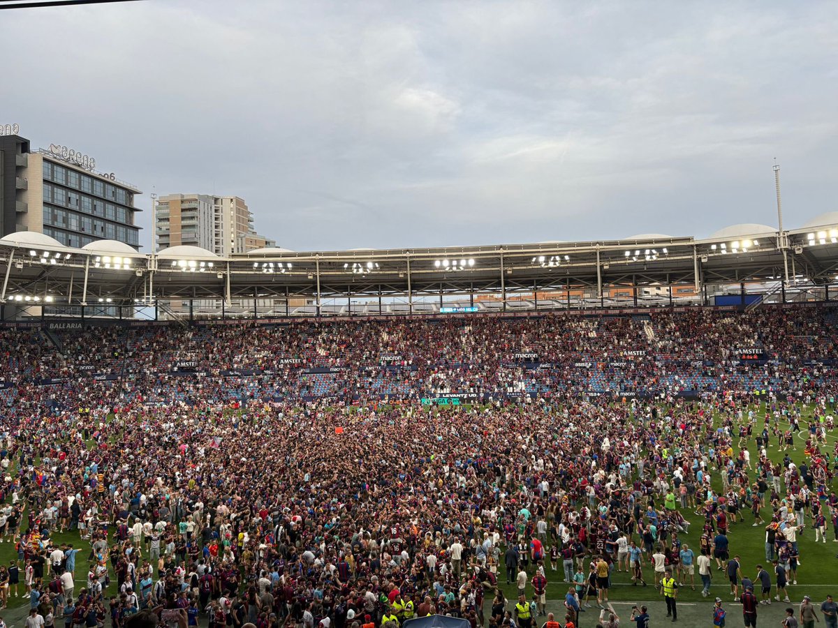 María José Catalá (@mjosecatala) on Twitter photo ¡No hay mejor manera para celebrar con la afición un ascenso que con victoria!
El <a href="/LevanteUD/">Levante UD</a> se proclama además campeón de <a href="/LaLiga2/">LALIGA HYPERMOTION</a> en casa con un estadio entregado.
El año que viene, seremos 4 equipos de la Comunitat en <a href="/LaLiga/">LALIGA</a> ❤️💛💙 ¡No hay mejor manera para celebrar con la afición un ascenso que con victoria!
El <a href="/LevanteUD/">Levante UD</a> se proclama además campeón de <a href="/LaLiga2/">LALIGA HYPERMOTION</a> en casa con un estadio entregado.
El año que viene, seremos 4 equipos de la Comunitat en <a href="/LaLiga/">LALIGA</a> ❤️💛💙
