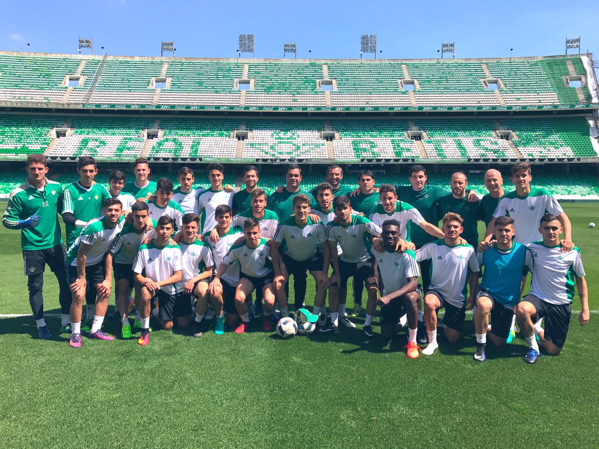 🏆 ¡Enhorabuena al <a href="/RealBetis/">Real Betis Balompié 🌴💚</a>  y al Juvenil DH por el título de campeones!
Tuve el privilegio de vivir esa etapa como preparador físico y coordinador de fútbol 11 en el área de rendimiento. 💚 Una de las experiencias más bonitas que ofrece el fútbol.