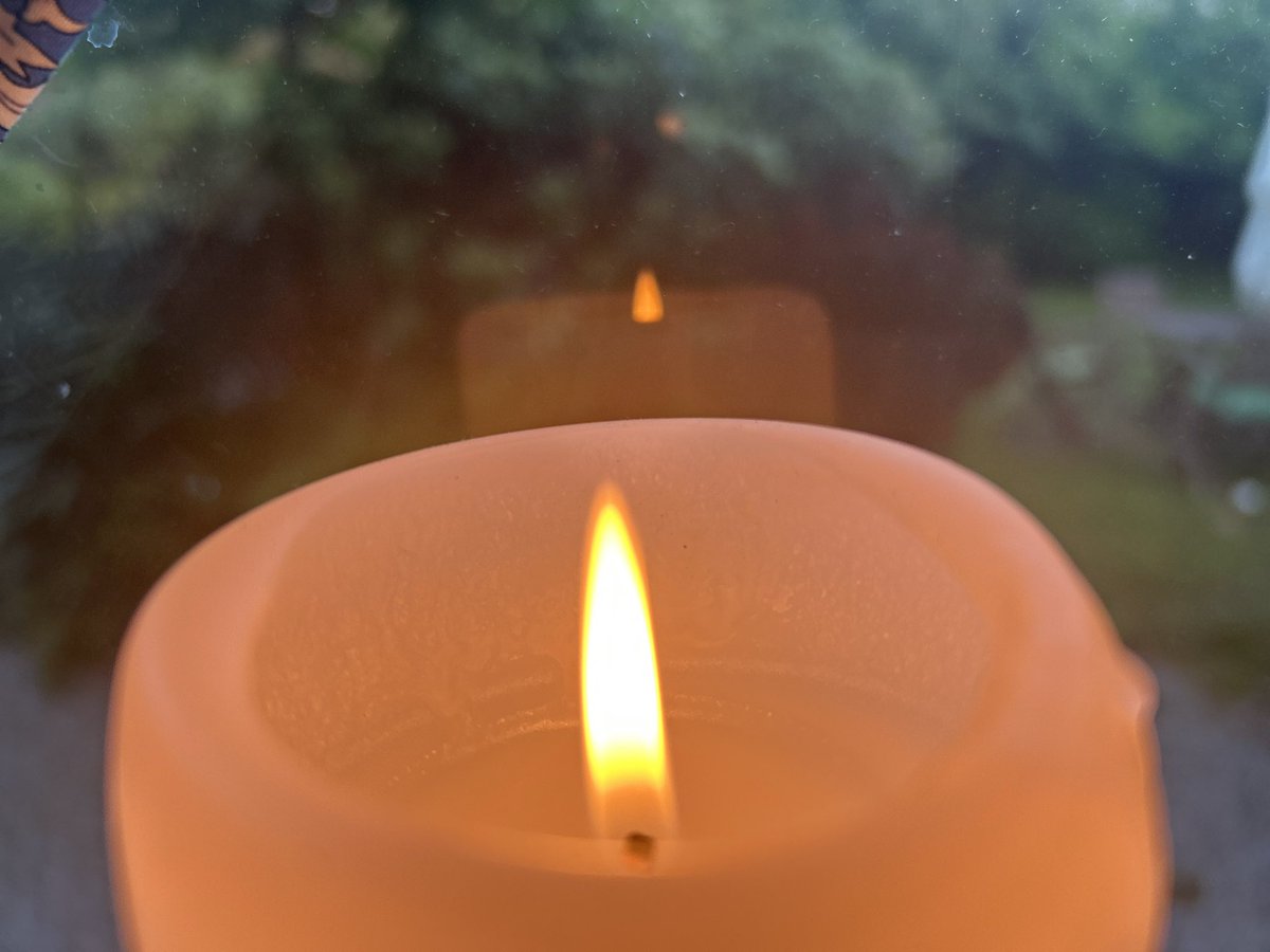 Hello, Sunday again and hope all is well with you 🙏#candleofhope  #candleinthewindow 🙏