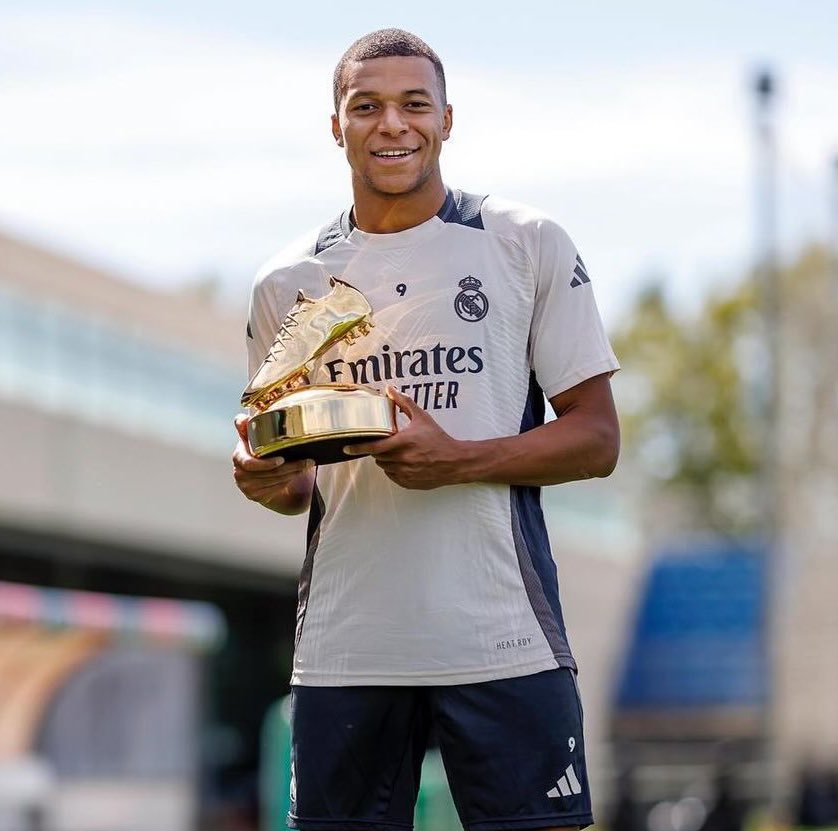 Lucas_scouting's tweet image. 🎙Kylian Mbappe 🇫🇷 :

"Le grand jour est enfin arrivé, la victoire et avec la manière de tout un club. Félicitations PSG ! 🔴🔵"