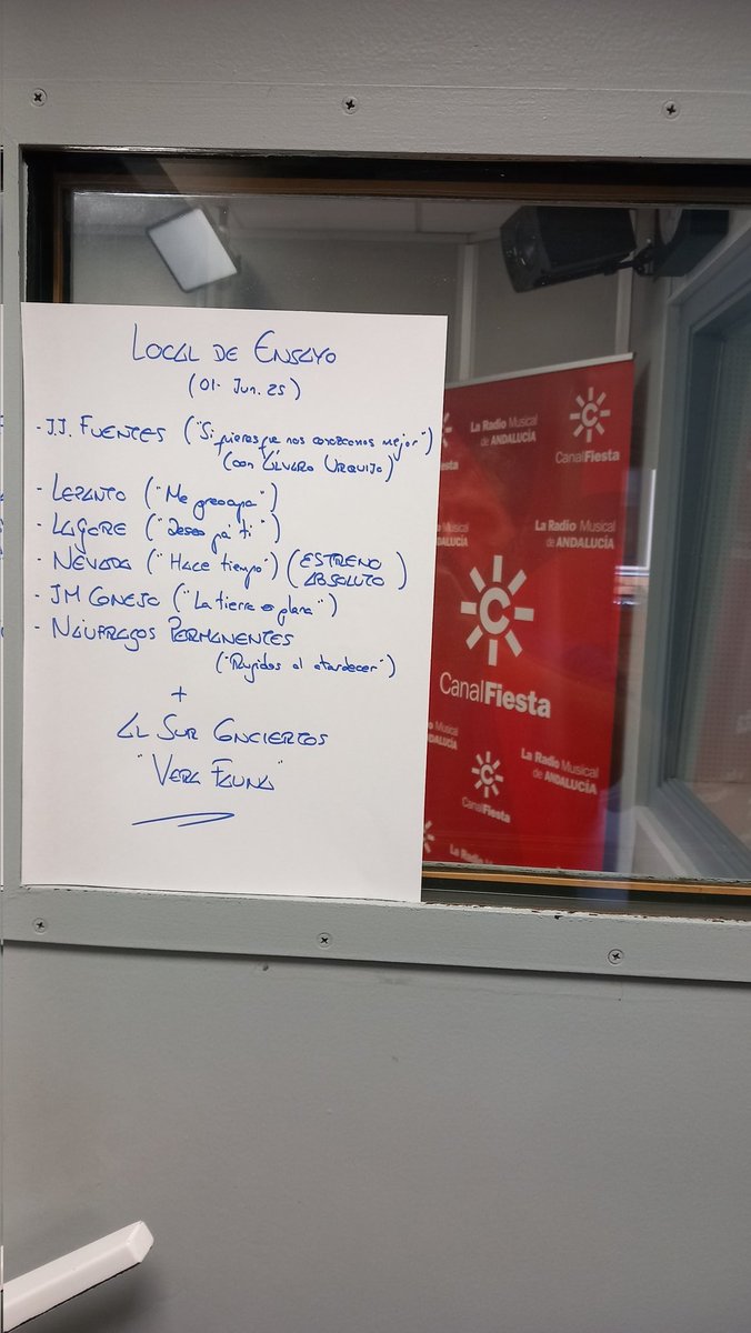 's tweet image. Abrimos ya @LocalDeEnsayo, en @canalfiesta Lo hacemos con novedades @JJFuentesMusic , @Lepantomusic , #LaGore, el ESTRENO MUNDIAL del nuevo single de #Nevada @florynata , #JoseMariConejo y #NáufragosPermanentes
