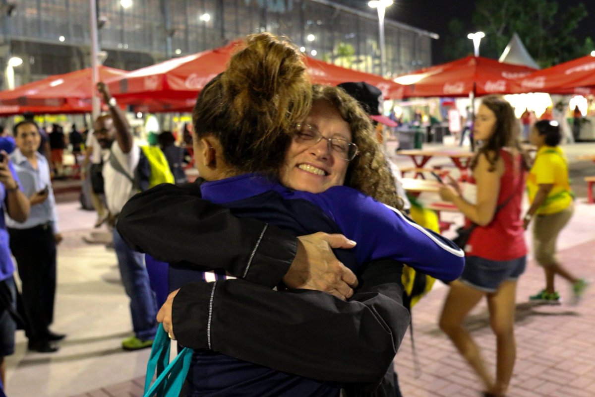 sydmclaughlinle's tweet photo. Happy International Parents’ Day to Sydney McLaughlin-Levrone’s parents, Willie and Mary! https://t.co/vDQ6S3NQxb