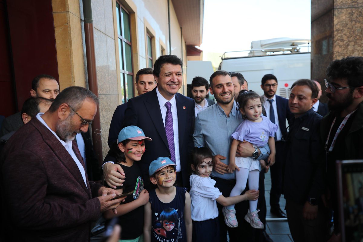 İstanbul İl Başkanlığımızın 8. Olağan Kongresini büyük bir coşku içerisinde gerçekleştirdik. 

Saadet Partimizin iktidarı için gece gündüz demeden çalışan İstanbul teşkilatımızın tüm mensuplarına teşekkür ediyorum.

Birlikte başaracağız!