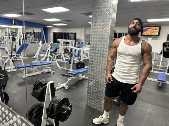 Watch Sharok's leaked NSFW photo on TwXstars