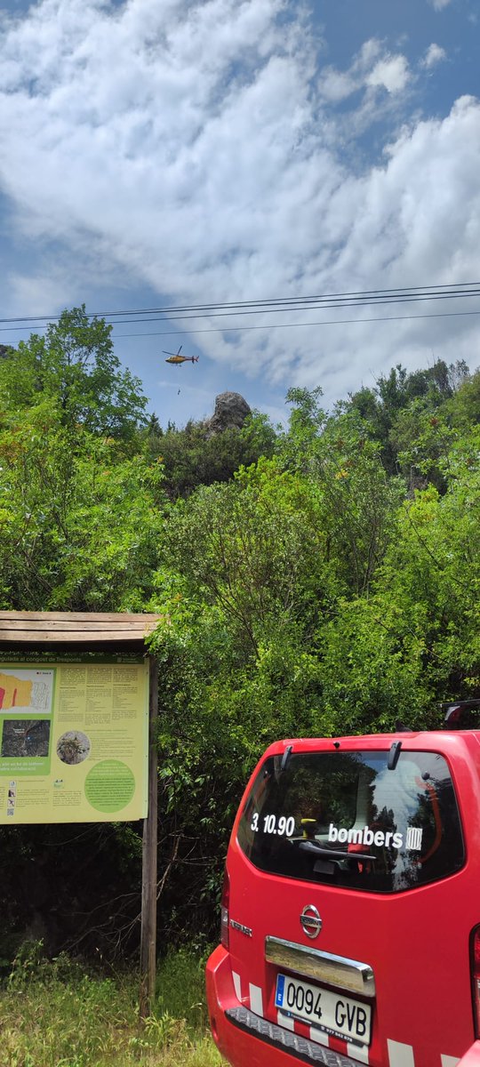 Avui hem iniciat la campanya forestal 2025!!!

Durant la guàrdia d'avui,hem estat activats com a suport a <a href="/BombersGrae/">grae_bombers@gmail.c</a> per una escaladora precipitatda a la zona de Fontanella, al terme municipal de Fígols i Alinyà

L'helicòpter de <a href="/semgencat/">SEM. Generalitat</a> ha traslladat l'escaladora