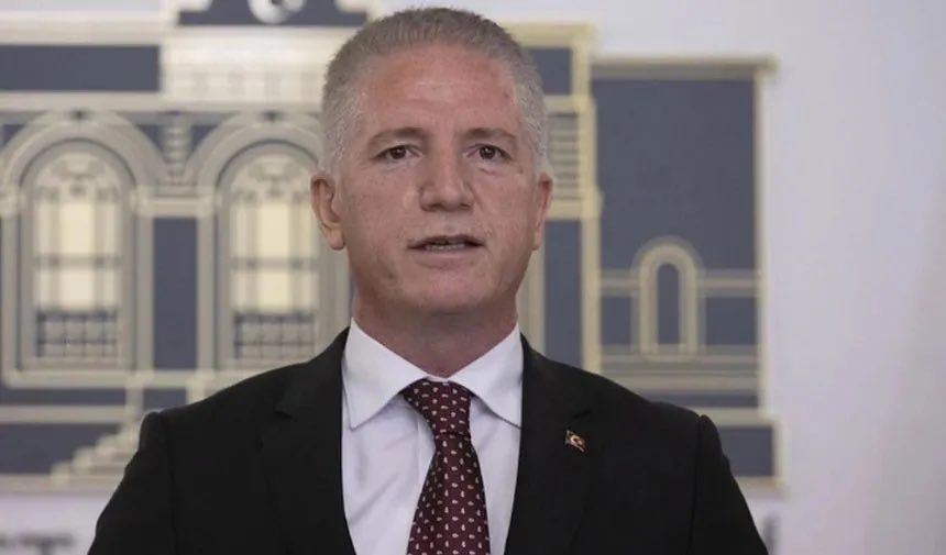 İstanbul Valisi Davut Gül: "Devlet sosyal medyadan yönetilmez. 

Güvenlik, adalet ve kamu düzeni; kişisel tepkilerle değil, anayasal kurumlar eliyle sağlanır."