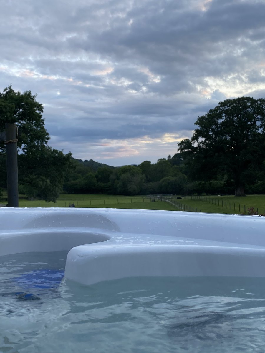 It’s nice to relax after such a hectic day!
Some big deals incoming….. To the moon we go smk!🥂