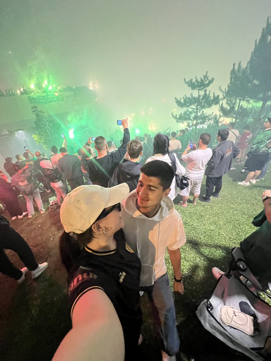 e l o (@elfkurtuulus) on Twitter photo Sen iste şehri yakalım güneş doğdu sansınlar 🐊
1.06.1963🐊
📍Atatürk Stadyumu Sen iste şehri yakalım güneş doğdu sansınlar 🐊
1.06.1963🐊
📍Atatürk Stadyumu